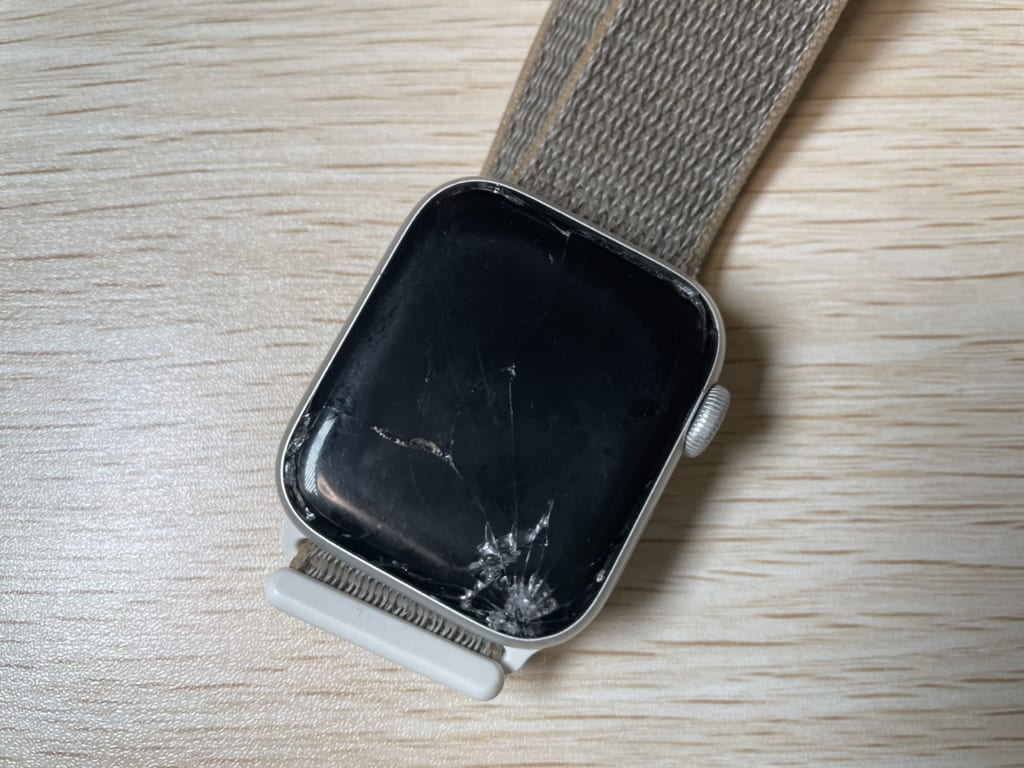 Apple Watch Series 4 の画面が割れた。Apple Care入ってないし